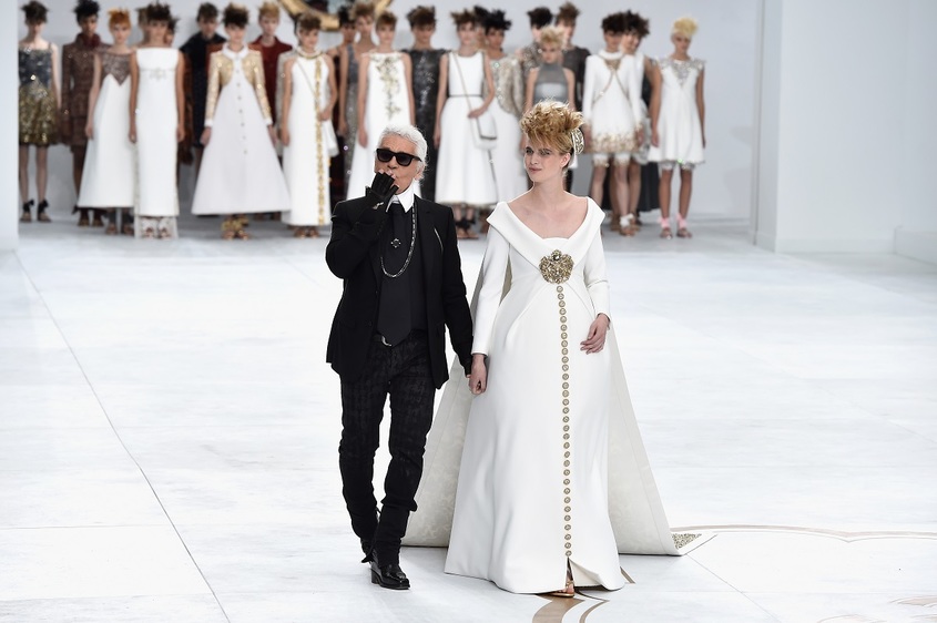 В сянката на Кайзера: Трайното влияние на Карл Лагерфелд върху бъдещето на модата