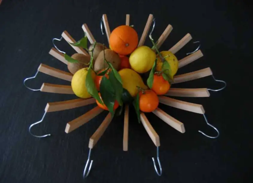 Супер идеи за нестандартна употреба на закачалки за дрехи