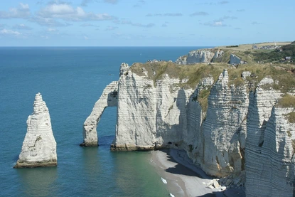 Арките край Етрета, изваяни от морските вълни