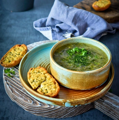 Всички около масата с тази вкусна рецепта за супа от спанак и сирене