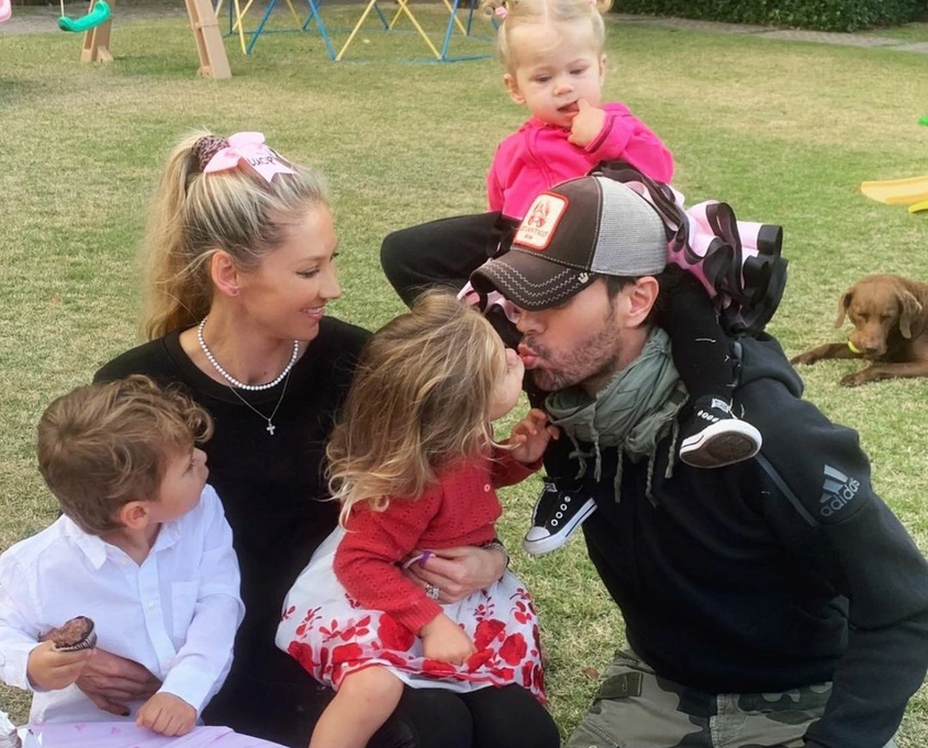 Енрике Иглесиас & Анна Курникова: 22 години аз и ти