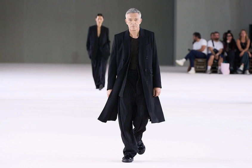 Млади и дръзки: Венсан Касел на ревюто на AMI SS24