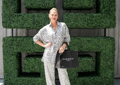 С шикозен обяд Givenchy се появява в Бриджхамптън
