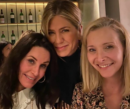 Дженифър Анистън и Кортни Кокс празнуват 60-ия рожден ден на Лиса Кудроу