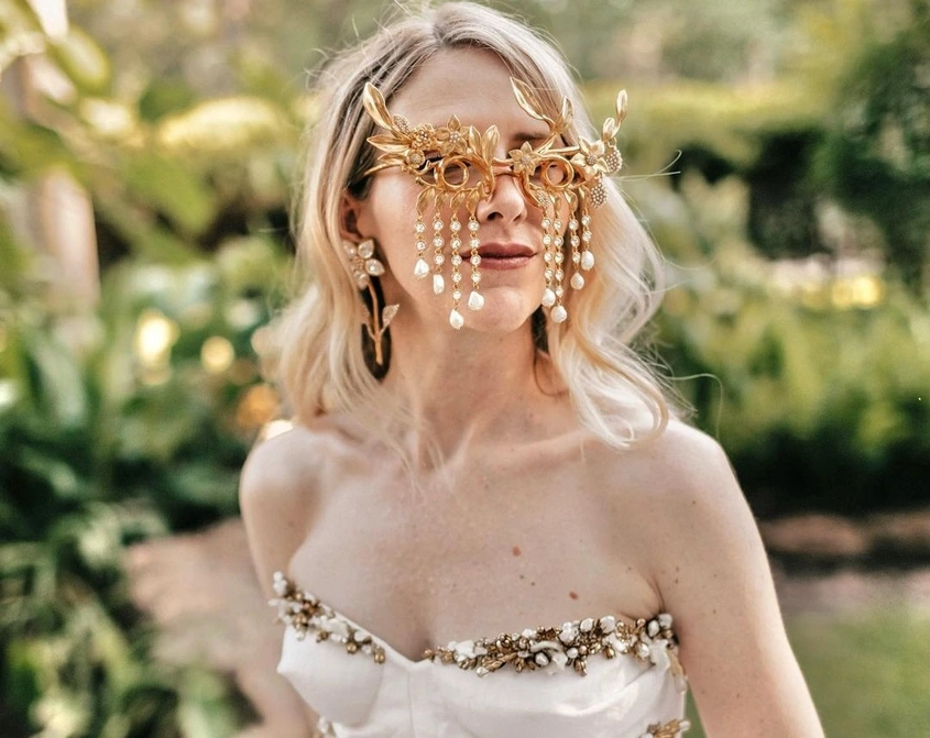 Нестандартните сватбени рокли на Клои Севини и Елизабет Фокс Роузбъри