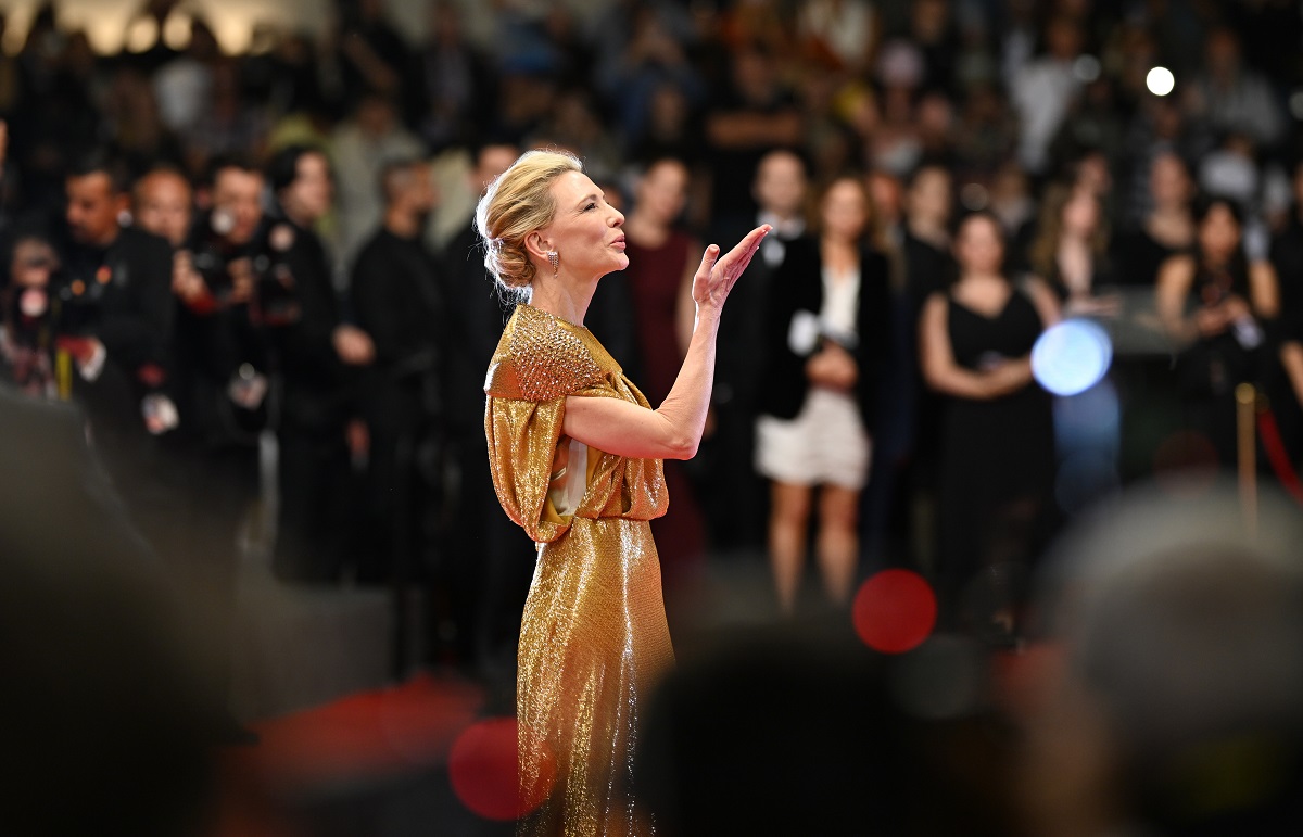 Кейт Бланшет получава четириминутни овации на филмовия фестивал в Кан