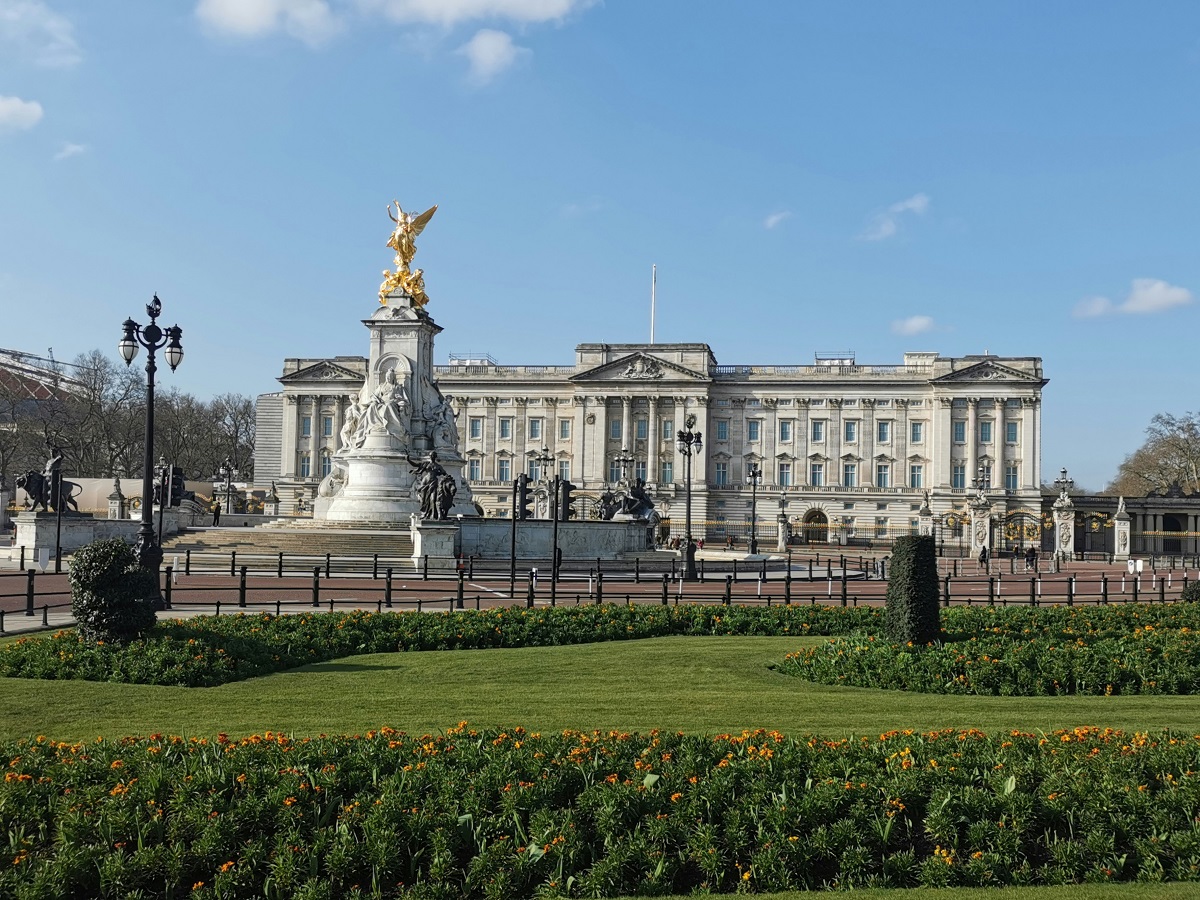 Емблематичният Бъкингамски дворец – място, изпълнено с история, красота и величие
