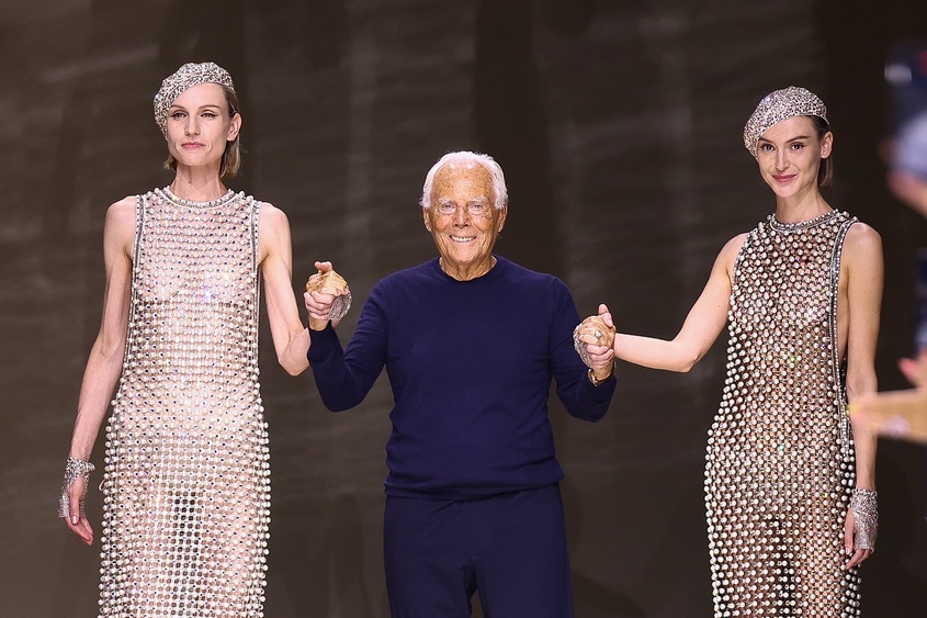 Омагьосващото спокойствие на ревюто на Giorgio Armani Privé Haute Couture, в което перлата заема централно място
