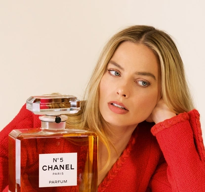 Chanel No.5 представи Марго Роби за лице на своя аромат