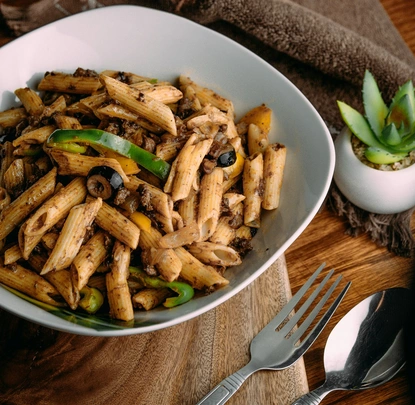 Веганска паста с боб и чушки – вкусно и кремообразно изкушение, което ще ви накара да настръхнете от удоволствие