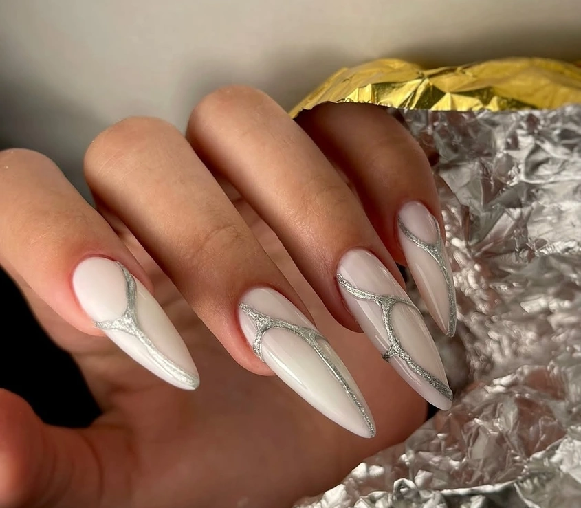 Италиански маникюр: какво представлява, за кого е подходящ и как да създадем ефекта на дългите пръсти