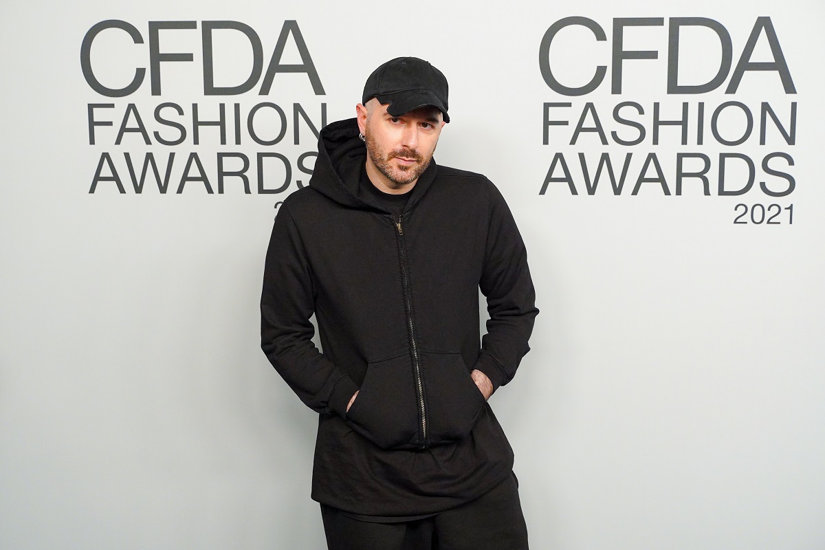 Шепотът на Демна: Едно интимно пътешествие във вселената на Balenciaga