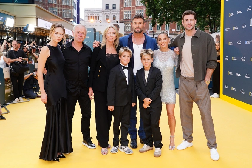 Крис Хемсуърт има подкрепата на семейството си премиерата на ''Limitless: Live Better Now''