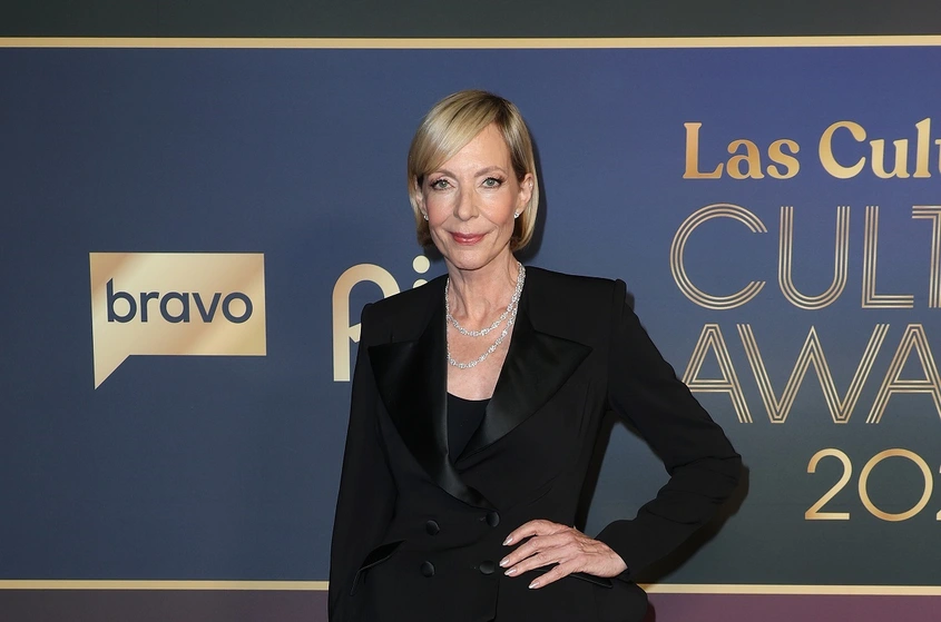 Алисън Джени очарова на наградите "Las Culturistas Culture Awards" с дръзка и неподвластна на времето визия