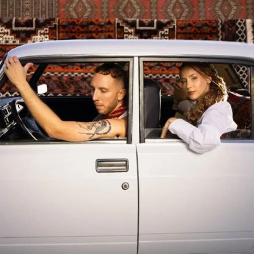 Роби и Мона представиха "Мале"