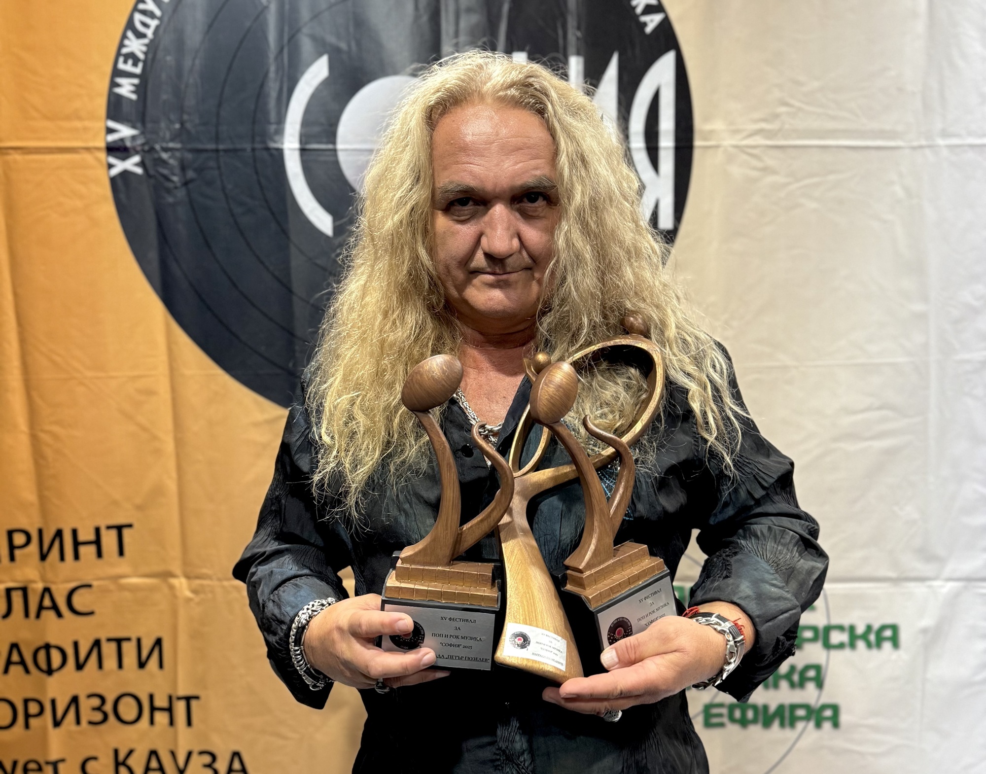 Конкурент с три престижни награди