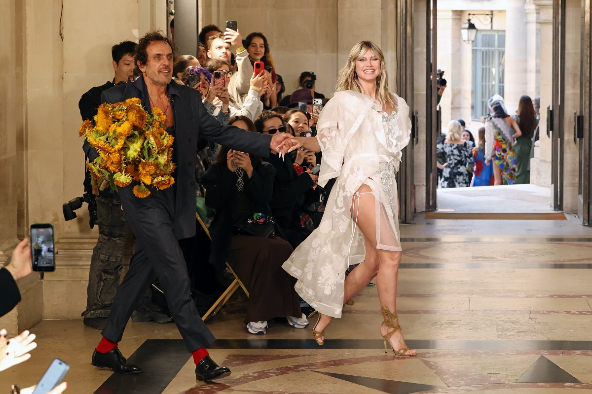 Хайди Клум закри ревюто на Vivienne Westwood Spring 2026 в ослепителна бяла рокля