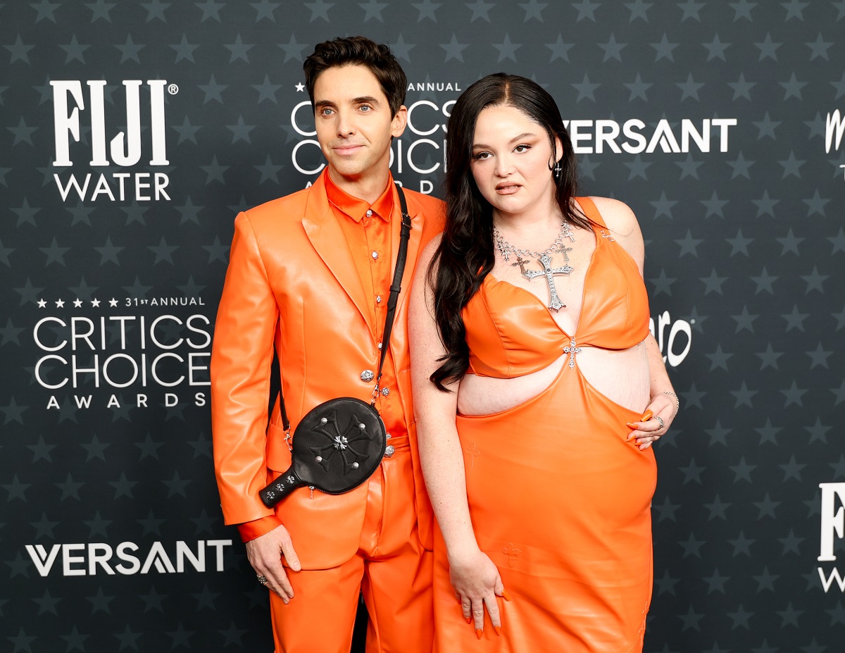 Моден дуел или приятелска закачка? Звездите от ''Hacks'' се появиха като ''клонинги" на Тимъти и Кайли