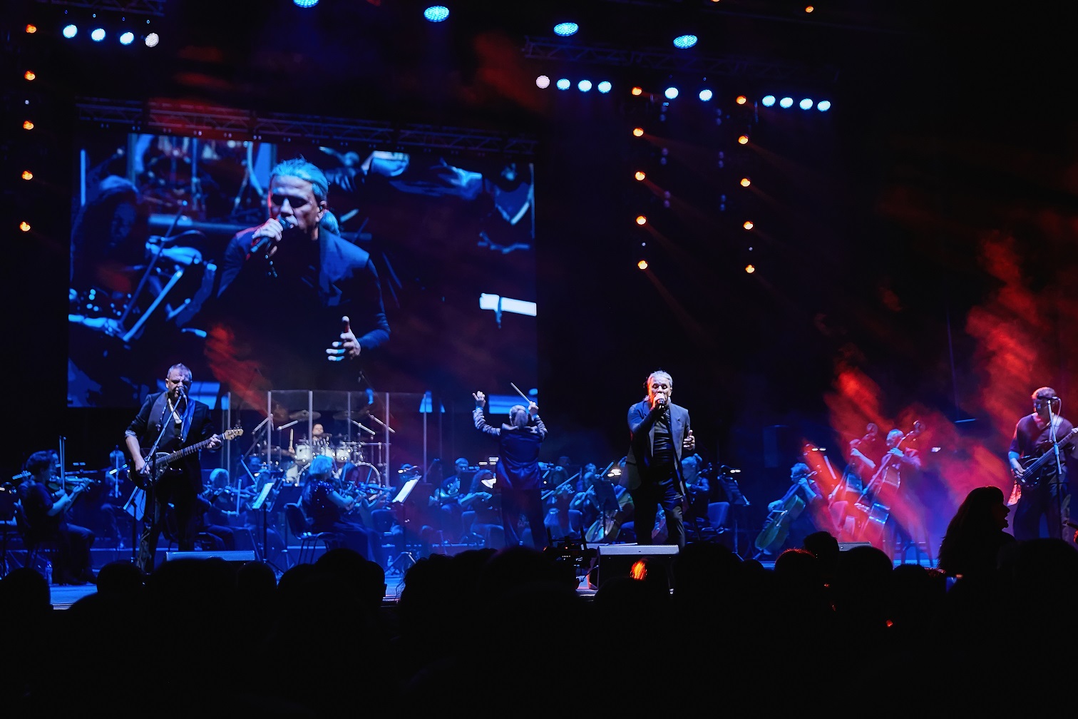 Б.Т.Р. с първи концертен албум от януари и клубно турне с ''Ахат'' през март в Пловдив, Варна и София 