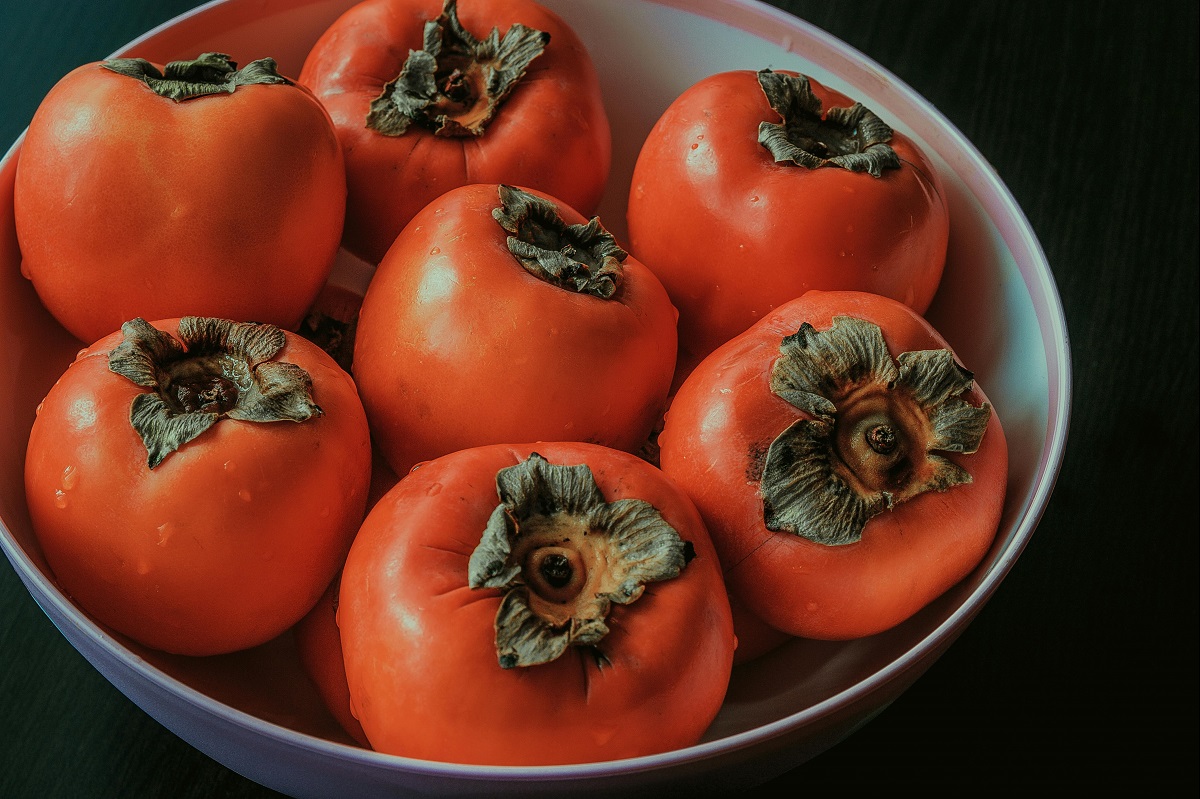 Гурме десерт – Печена райска ябълка с тъмен шоколад, лешници и портокалов аромат