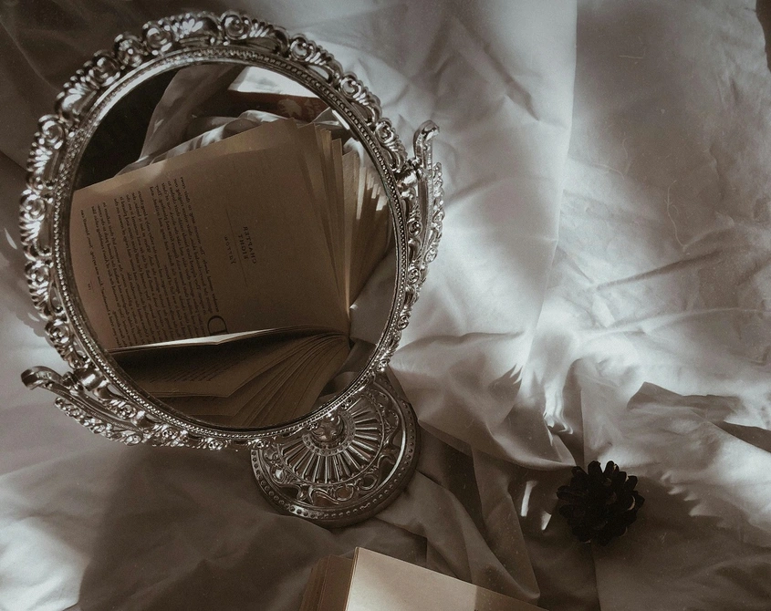 Огледалата като енергийни портали – истина или легенда