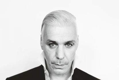 Издателство ''Скрибенс'' представя ''100 стихотворения'' от Тил Линдеман – поезията на легендарния фронтмен на Rammstein за първи път на български език