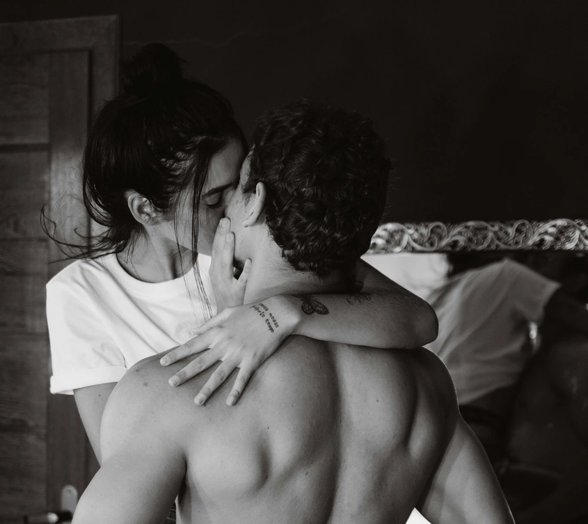 Кои зодии са най-добри в поддържането на връзка?