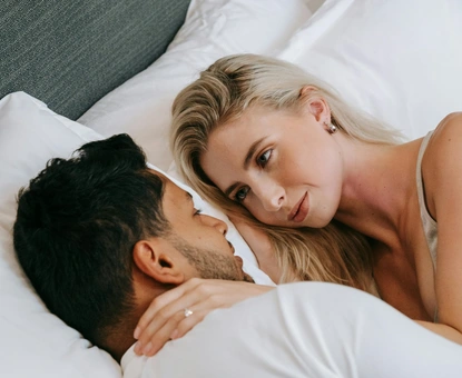 Защо мъжете се заглеждат по други жени, дори когато са във връзка