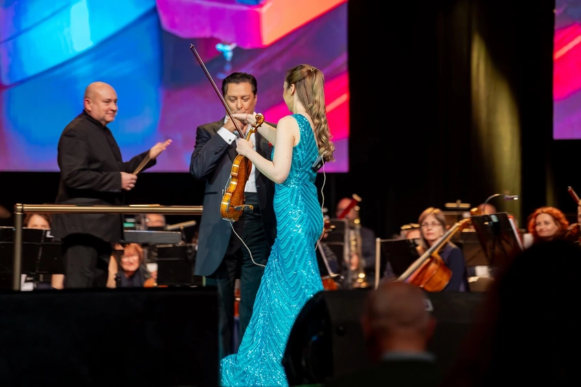 Васил Петров със специални празнични концерти в страната 