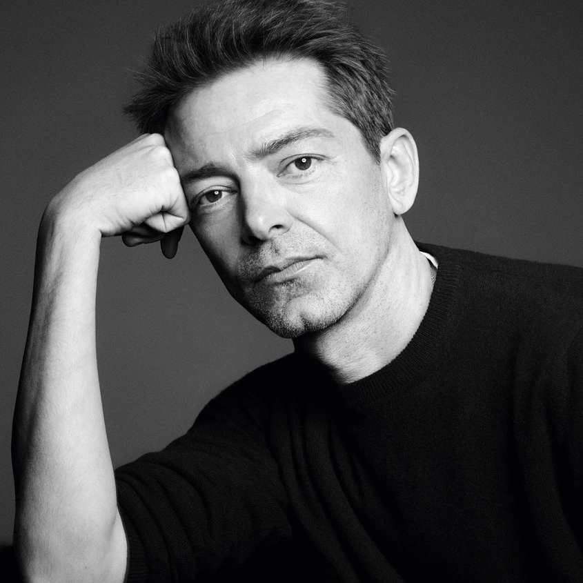 Versace обяви Питър Мюлиер за новия творчески дизайнер начело на къщата 