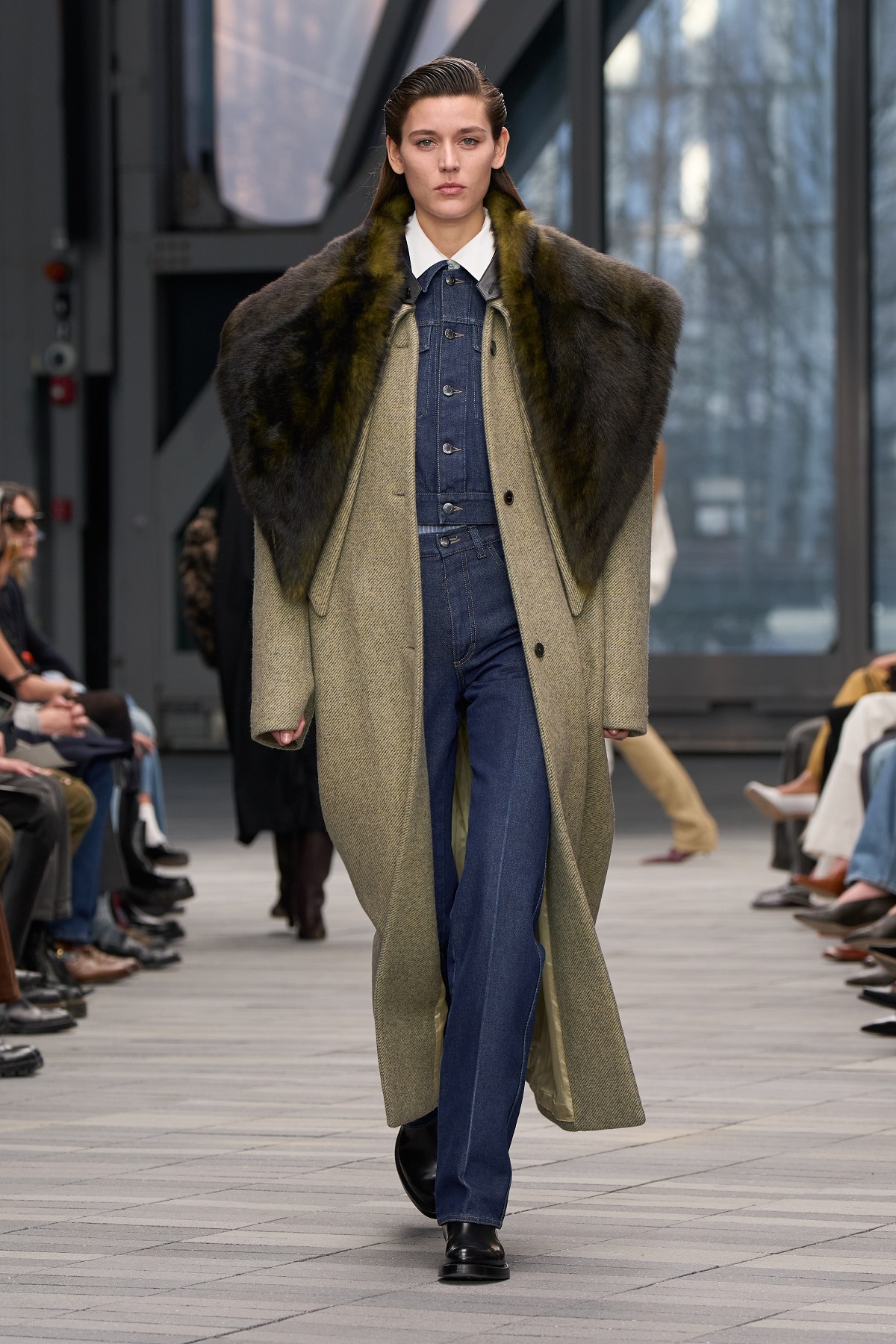 Вероника Леони представи колекция Есен 2026 на Calvin Klein в Ню Йорк