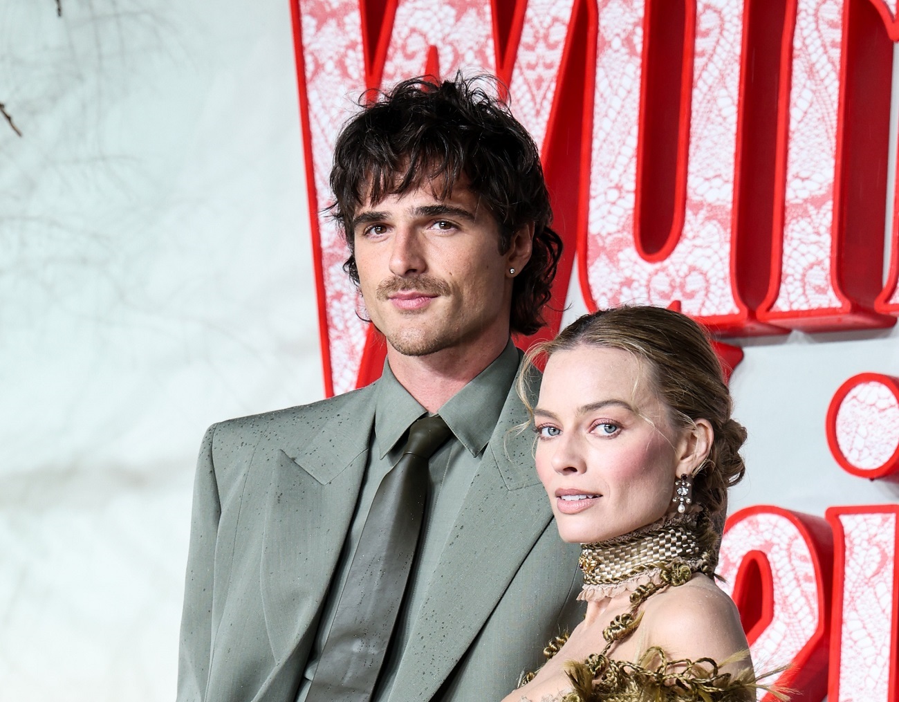 ''Брулени хълмове" е ''Титаник" за Поколението Z. Защо е толкова противоречив и какви са разликите с книгата на Емили Бронте