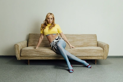 Дара Екимова си играе с гравитацията в новото си видео ''LADIDА''