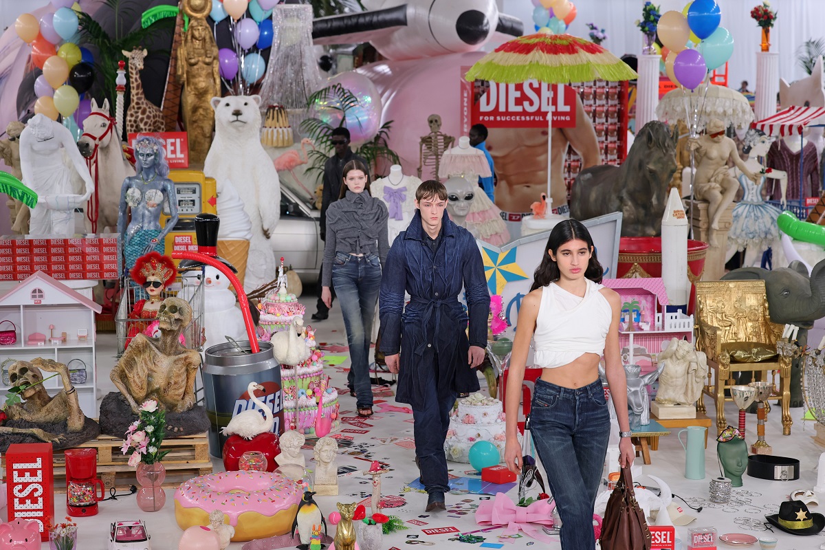 Diesel 2026: Театър на излишъка или изгубената връзка с облеклото