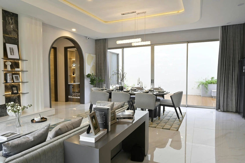 Светла и елегантна дневна с модерни щрихи – изкуството на балансирания уют