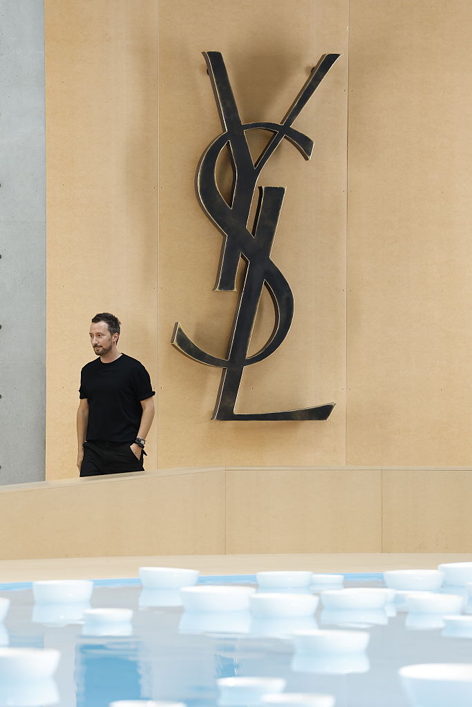 Антъни Вакарело напуска Saint Laurent, а с него си отива и цяла епоха в модата.